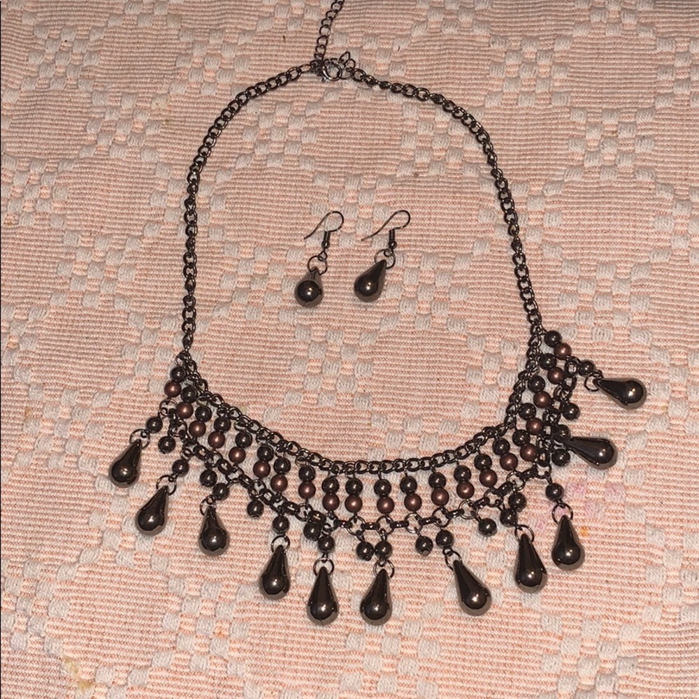 2 set of necklaces with earrings